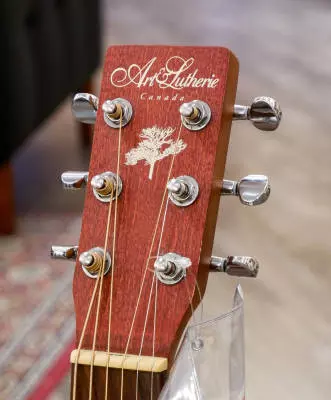 Art & Lutherie Ami Spruce Parlor Acoustic Guitar in Burgundy 2